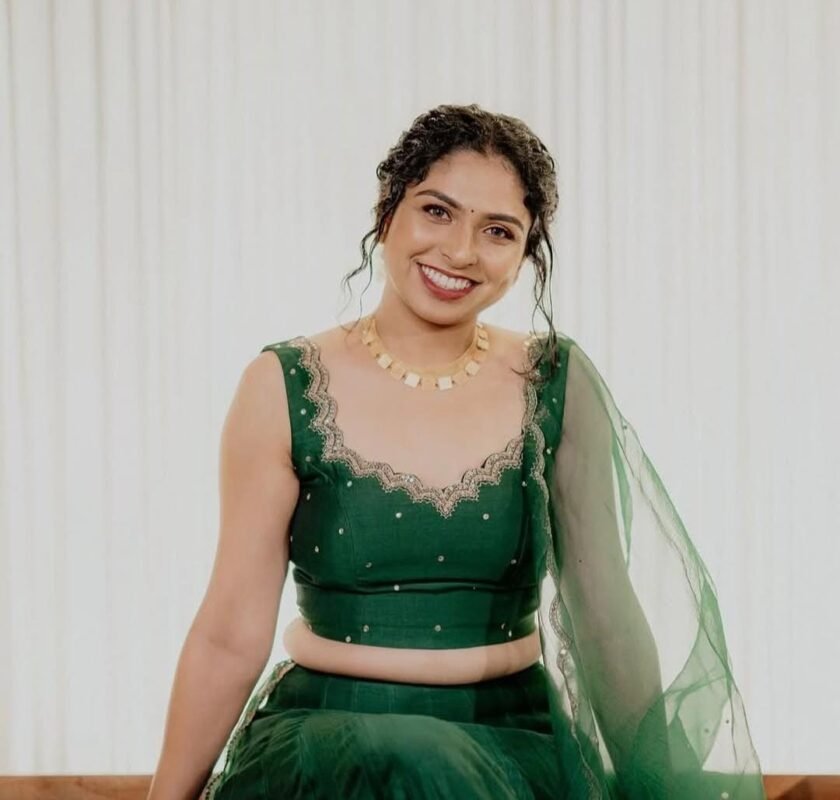 Pure silk green dhavani for engagement or function – Janki Design Boutique