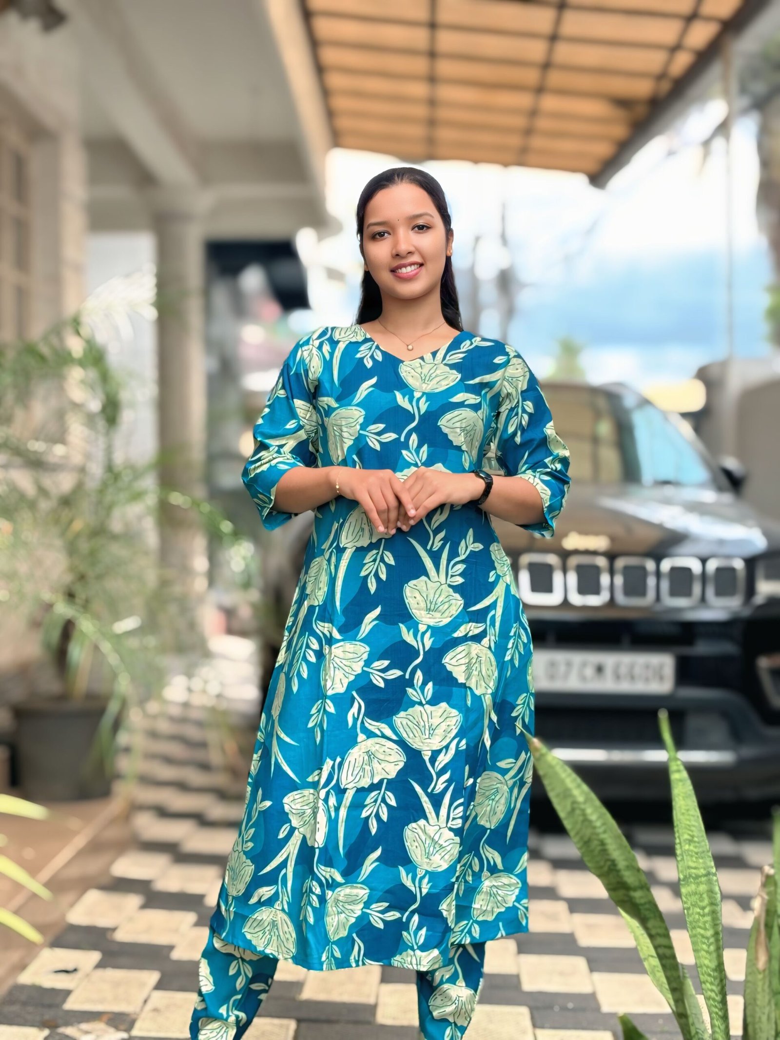 Women’s boutique in Kochi featuring designer ethnic wear, trendy kurtis, and custom-tailored outfits from Janki Design.